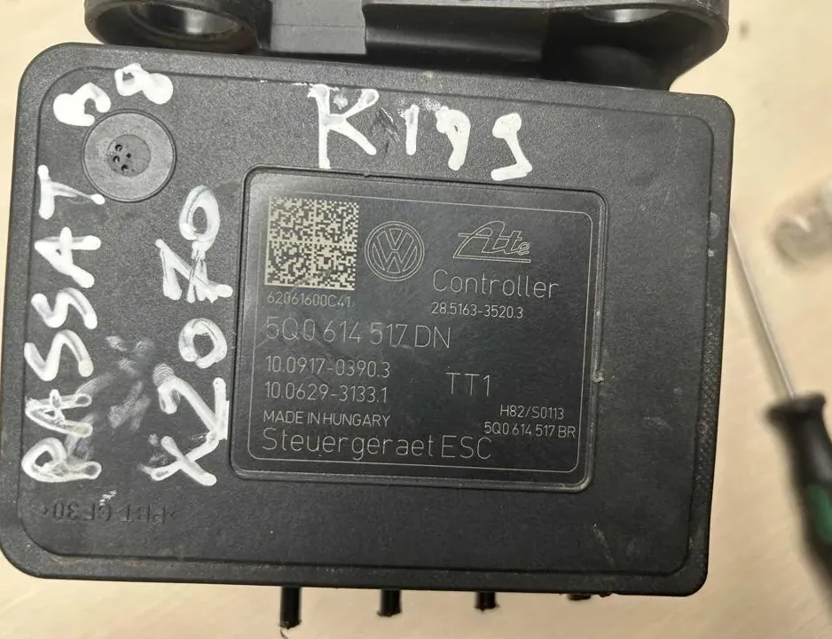 VOLKSWAGEN Passat B8 (2014-2023) Calculateur ABS 5Q0614517DN 34215529