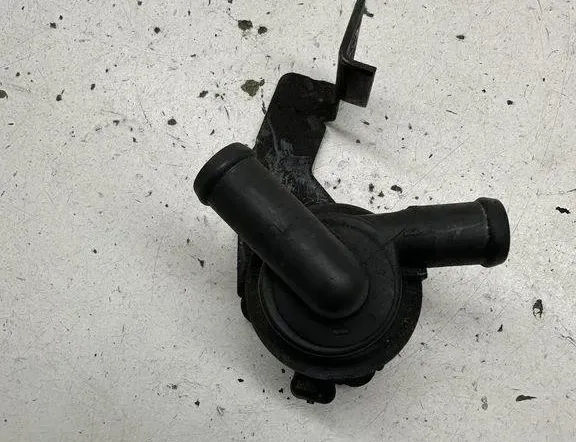 AUDI A4 B7/8E (2004-2008) Moteur à eau de circulation 03L965561A 30585376