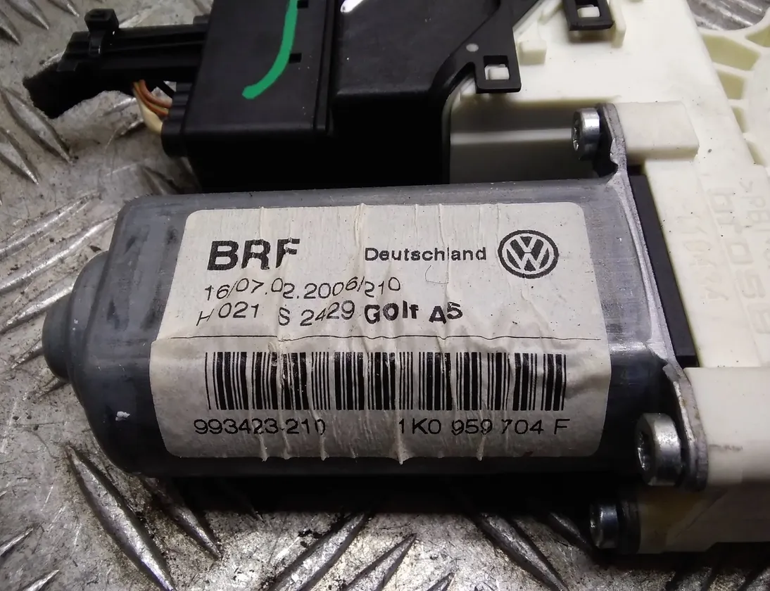 VOLKSWAGEN Golf 5 generation (2003-2009) Moteur de commande de vitre de porte arrière droite 1k0959704f 15060677