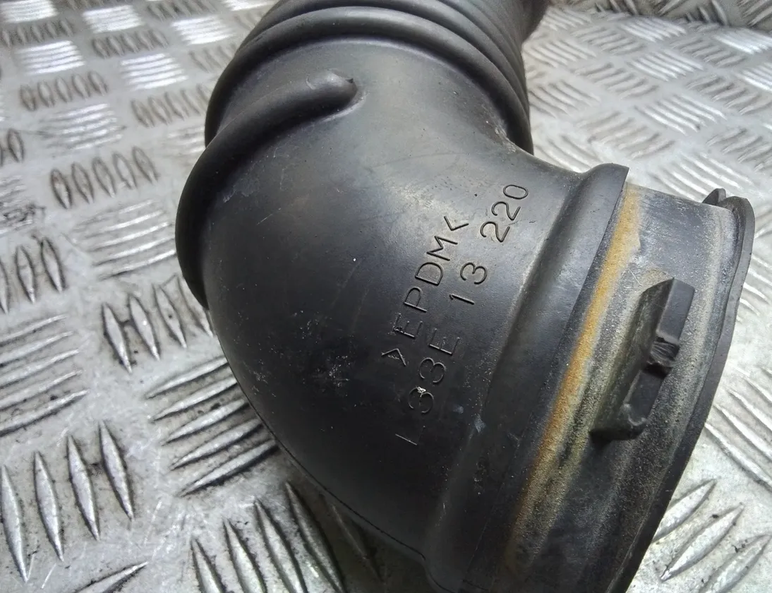 MAZDA CX-7 1 generation (2006-2012) Partie du conduit d'admission d'air l33e13220 25167483