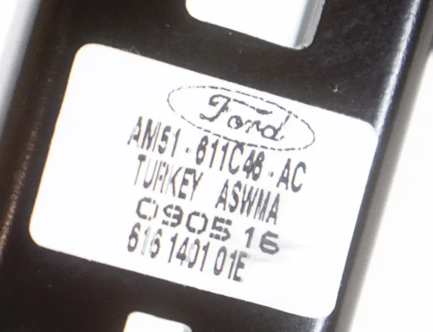 FORD Focus RS 3 generation (2016-2018) Réglage de la hauteur de la ceinture de sécurité avant droite AM51-611C46-AC 11675997