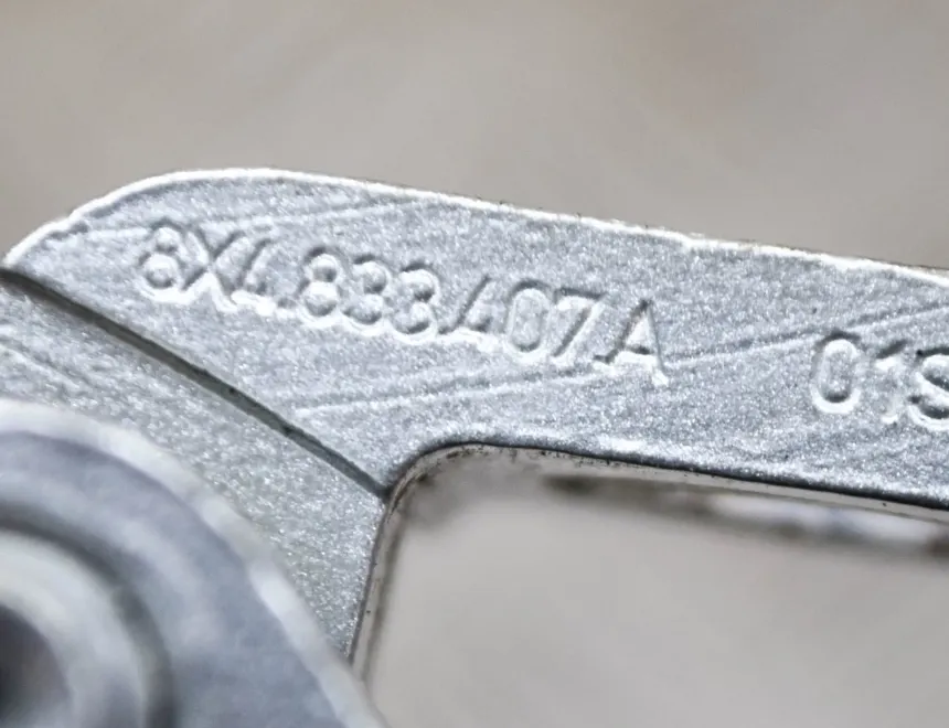 SKODA Karoq 1 generation (2017-2024) Charnière de porte arrière gauche 8X4833407A,8X0831403E 13762249