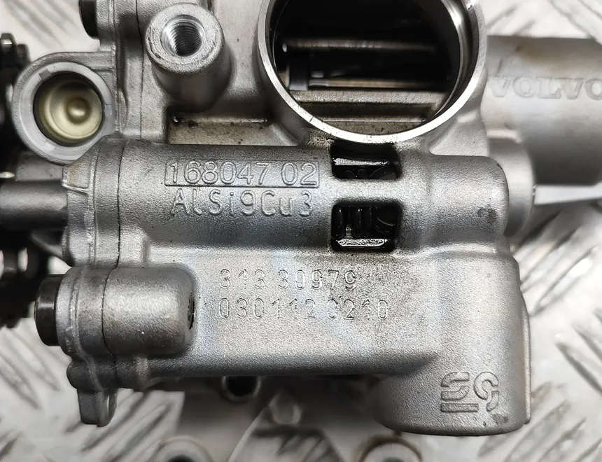 VOLVO V60 1 generation (2010-2020) La pompe à huile 31330979 28296163