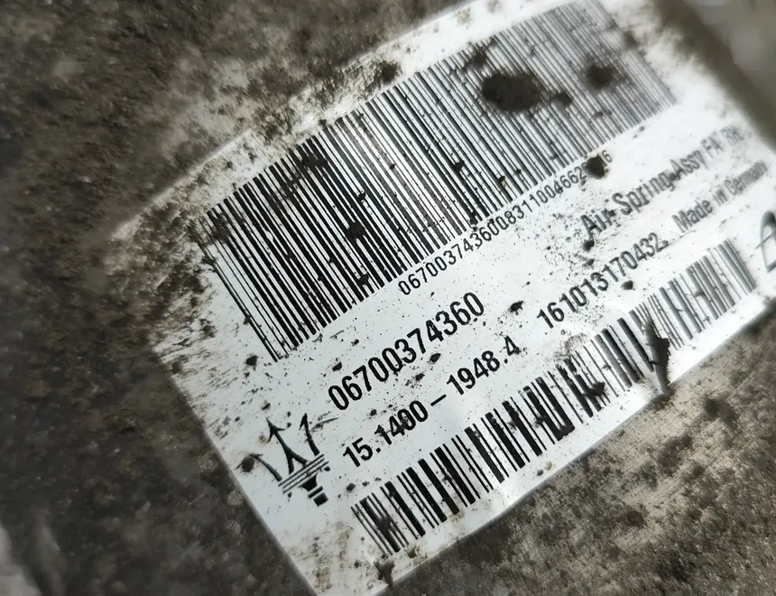 MASERATI Levante 1 generation (2016-2024) Amortisseur pneumatique avant droit 6700374380,6700374360,462400012473 30562747