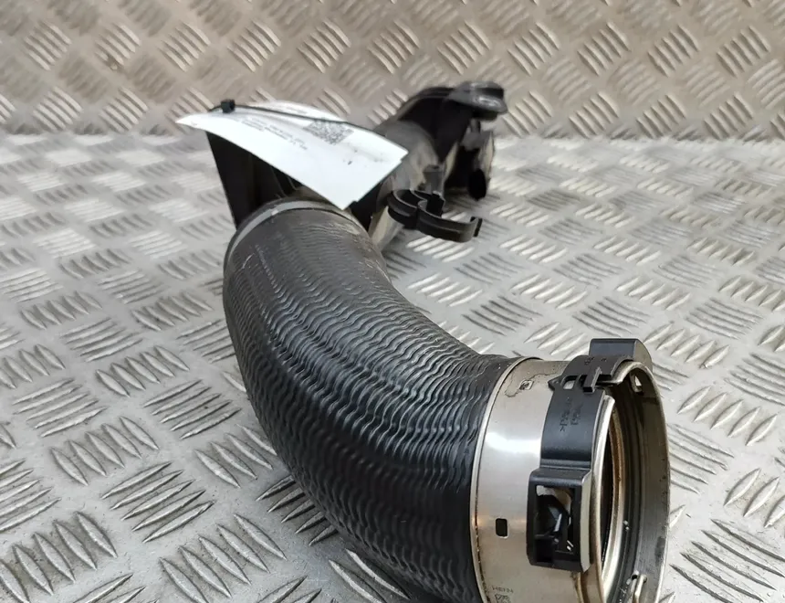 VOLVO V60 2 generation (2018-2023) Tuyau de tuyau de refroidisseur intermédiaire 31686412 30836127