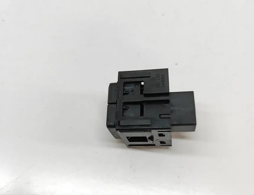 LEXUS NX 1 generation (2014-2021) Interrupteur de verrouillage centralisé 84930-78010 31568624