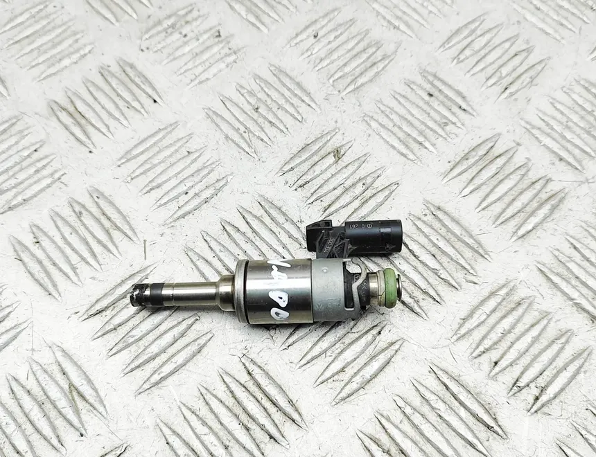 VOLKSWAGEN Passat B8 (2014-2023) Injecteur de carburant 0261500354,04E906036AF 34151563
