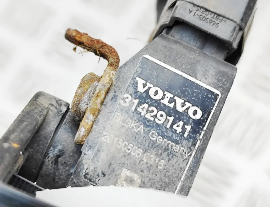 VOLVO XC60 1 generation (2008-2017) Capteur de niveau avant droit 31429141,31258179 34825088