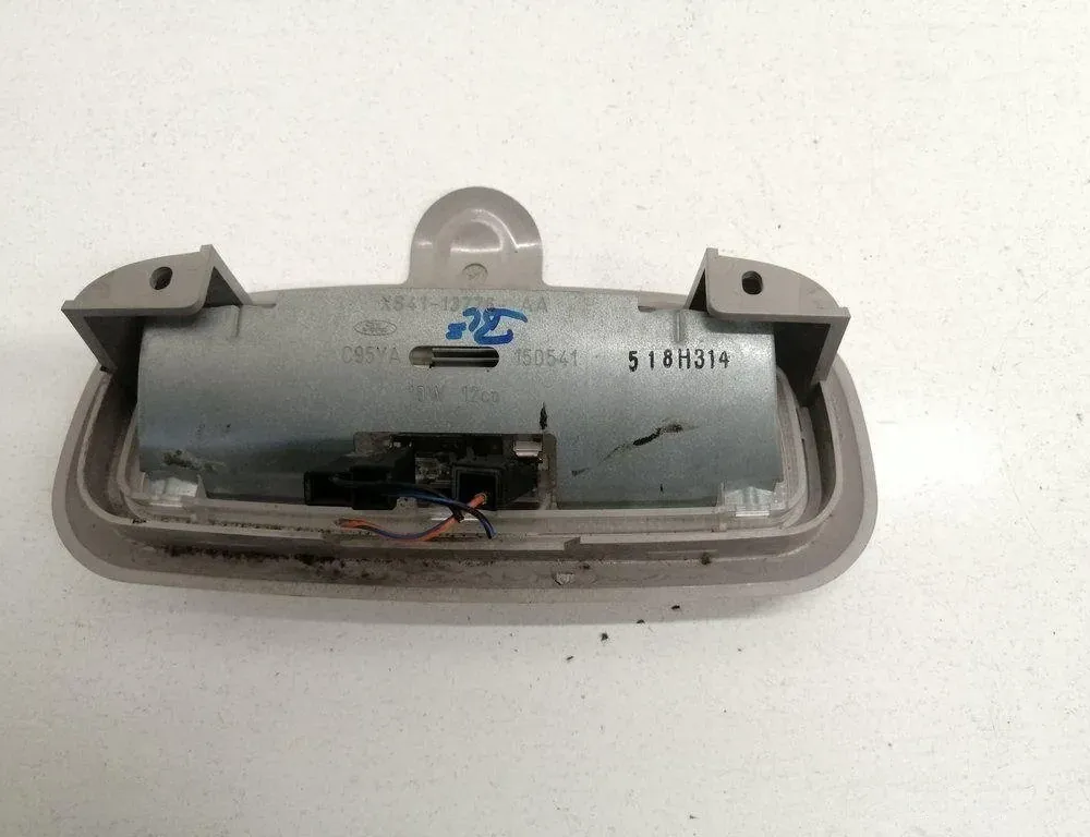 FORD Focus 1 generation (1998-2010) L'éclairage intérieur 150541,C95YA,XS4113776AA 17120373