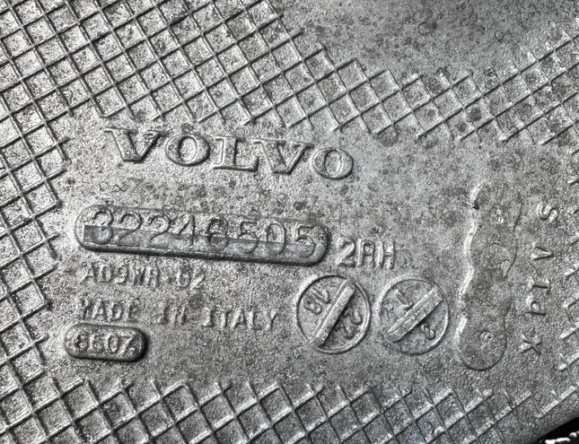 VOLVO S90 2 generation (2016-2023) Moyeu de roue arrière droit 31658530,32246505,31387207,31360863 35431942