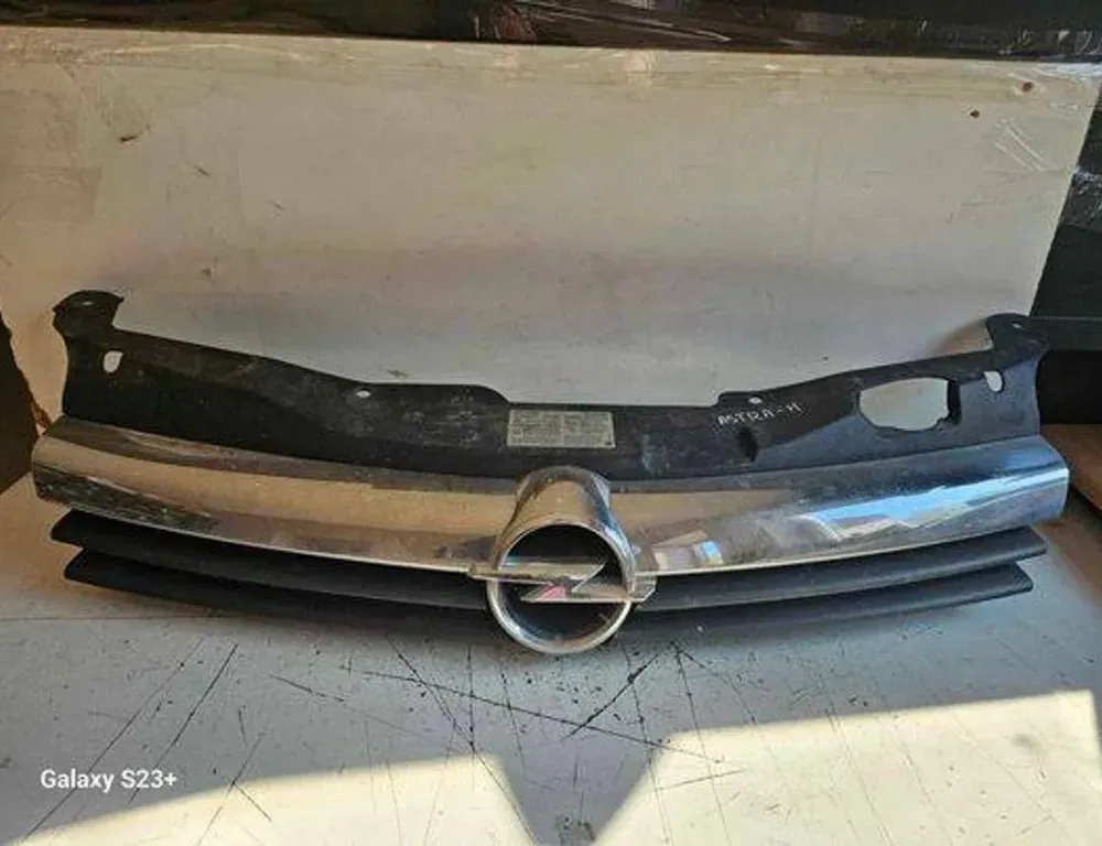 OPEL Astra H (2004-2014) Calandre 3135487,131494666,461088395 34700682