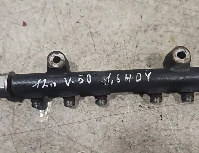 VOLVO V50 1 generation (2003-2012) Rampe de carburant 28497Z01,120392514,9685297580 34700163