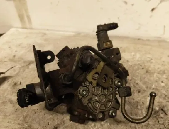 CITROËN Berlingo 1 generation (1996-2012) Pompe à carburant 0445010102,9656300380,96563003,9654794380,Y60513800C9A,1490844,1520069K00000,96547943,9683703780,36000265,36002235 34693358