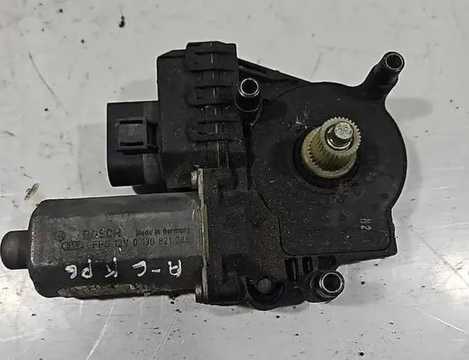 AUDI A6 C5/4B (1997-2004) Moteur de commande de vitre de porte arrière gauche 0130821785 34677416