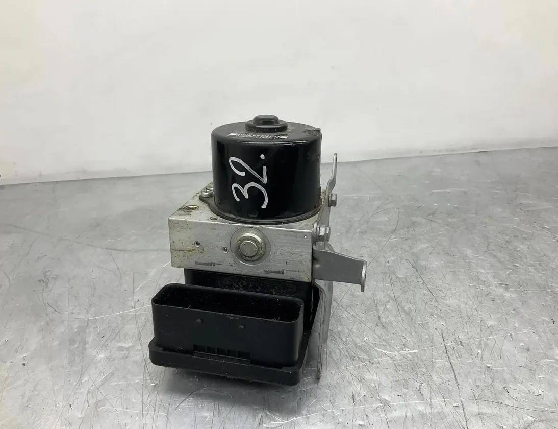 BMW 3 Series E90/E91/E92/E93 (2004-2013) Pompe ABS 10020603514,6784763 23504186