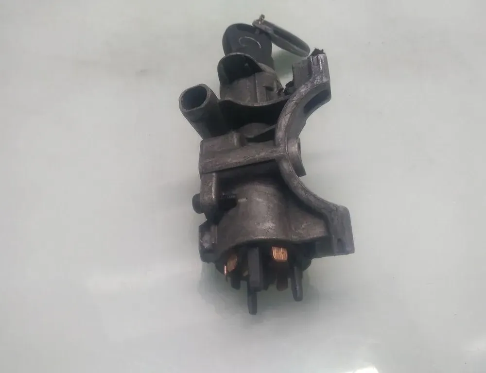 VOLKSWAGEN Passat B5 (1996-2005) Serrure d'allumage 4B0905851 35094834