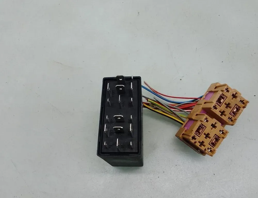 AUDI A8 D2/4D (1994-2002) Relais 4B0919471 35072998