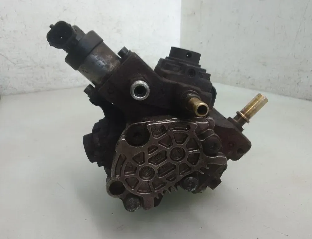 VOLVO V50 1 generation (2003-2012) Pompe à carburant 0445010102 35090394