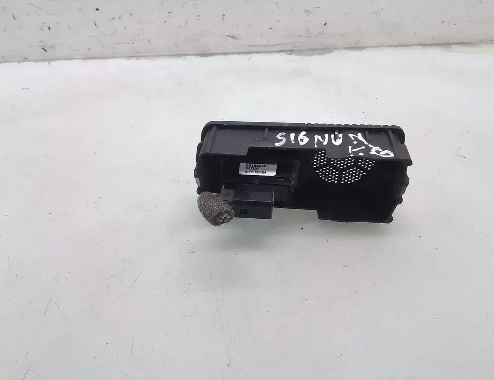 OPEL Signum C (2003-2008) Commutateurs de commande de vitre de porte arrière gauche 35093581