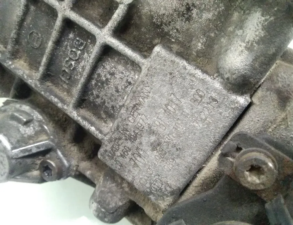 VOLKSWAGEN Golf 4 generation (1997-2006) Pompe à carburant 038130107D 35058232