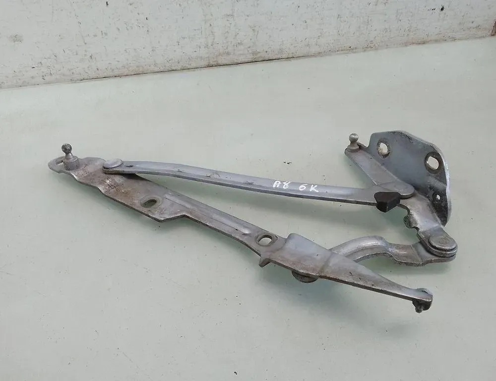 AUDI A8 D2/4D (1994-2002) Charnière de coffre côté gauche 35093164