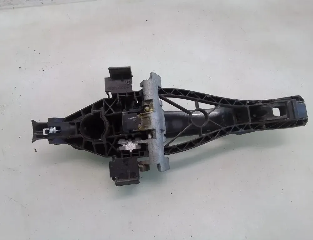 VOLVO V50 1 generation (2003-2012) Poignée extérieure de porte avant gauche 35100329
