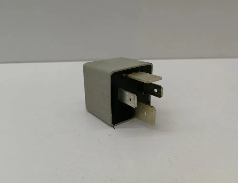 AUDI A6 C6/4F (2004-2011) Relais 8E0951253 34449147