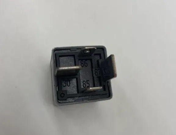 AUDI A6 C6/4F (2004-2011) Relais 8D0951253 34446512