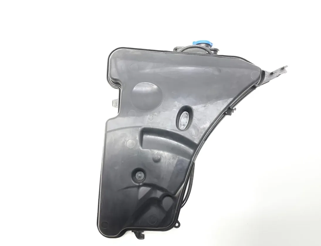 BMW 5 Series G30/G31 (2016-2023) Réservoir de lave-vitre 10543512,7377035 34496705