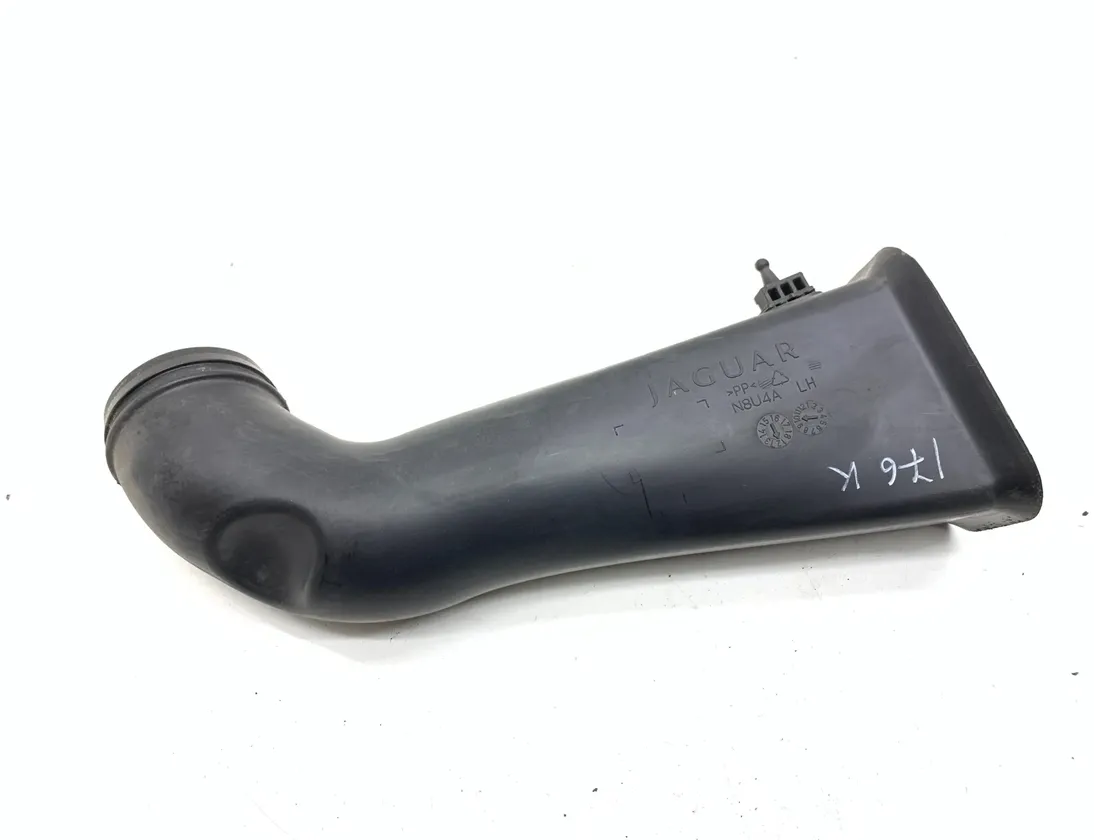 JAGUAR XK X150  (2005-2014) Partie du conduit d'admission d'air 8W839A675BA,8W83-9A675-AA 31382554