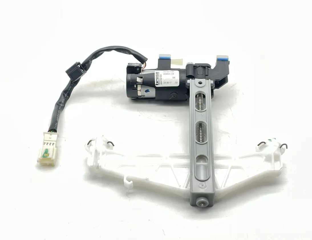 BMW 5 Series G30/G31 (2016-2023) Moteur de commande du siège avant gauche 7314217-XX,939500-108 34264746