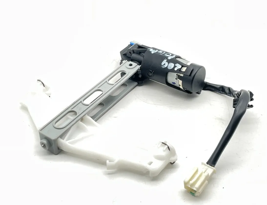 BMW 5 Series G30/G31 (2016-2023) Moteur de commande du siège avant gauche 7314217-XX,939500-108 34264746