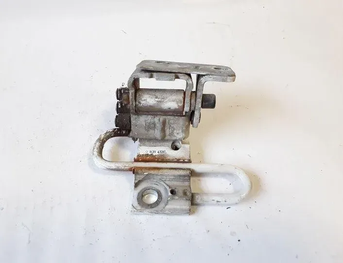 AUDI A6 C6/4F (2004-2011) Charnière De Porte Avant Droite 8E0831412E 25505918
