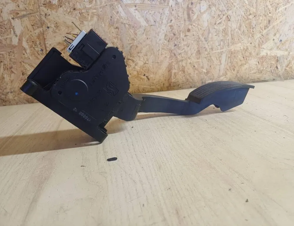 OPEL Corsa D (2006-2020) Pédale d'accélérateur 55702020 34895151