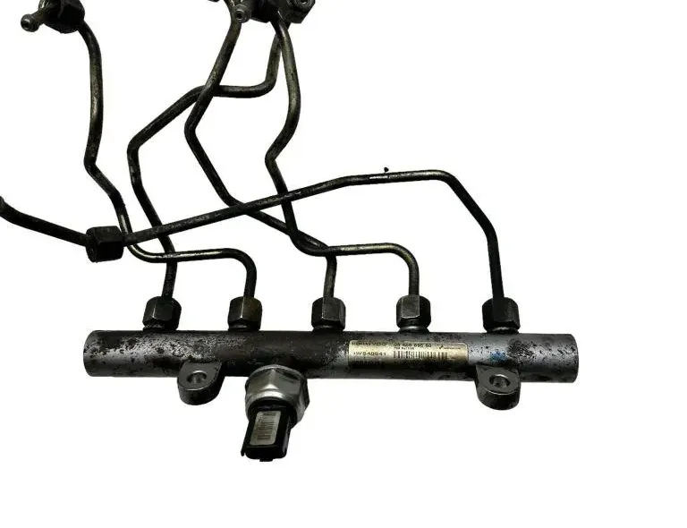 VOLVO V50 1 generation (2003-2012) Rampe de carburant 9645689580 34146943
