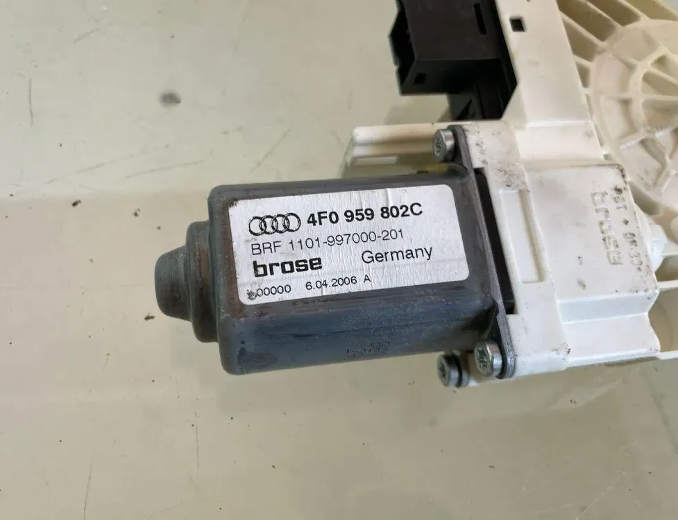 AUDI A6 C6/4F (2004-2011) Moteur de commande de vitre de porte arrière droite 4F0959802C,109508884 33209501