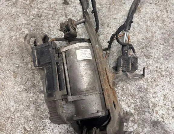 MERCEDES-BENZ E-Class W211/S211 (2002-2009) Compresseur de suspension A2133200004 33346314
