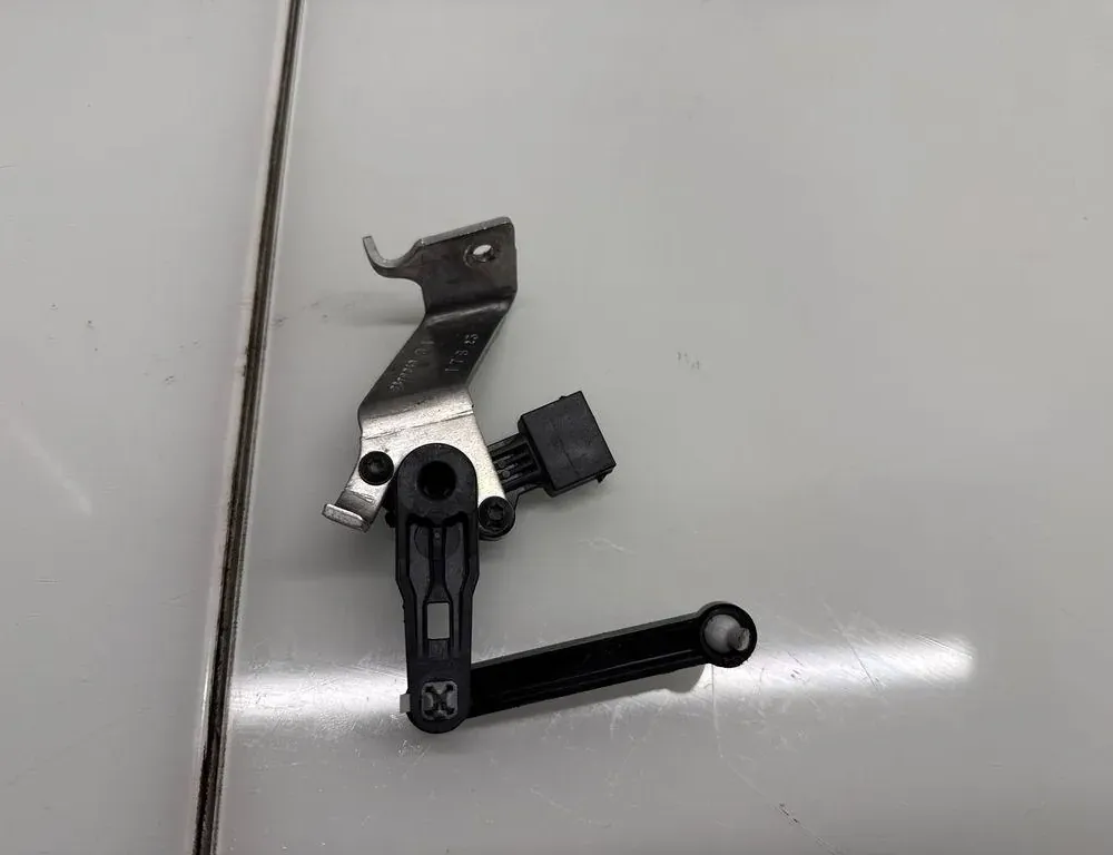 BMW X5 G05/G18 (2018-2024) Capteur de niveau avant droit 6895467 33543923