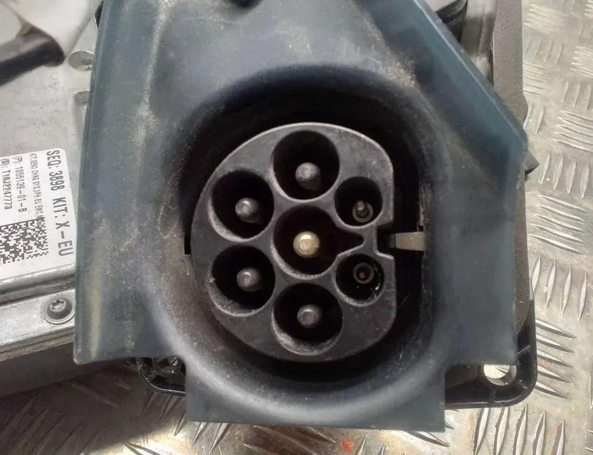TESLA Model 3 1 generation (2017-2024) Onduleur 105513901B,149511400C,106534810D,106135300F,106192996B,106380010C,105253200D 34601511