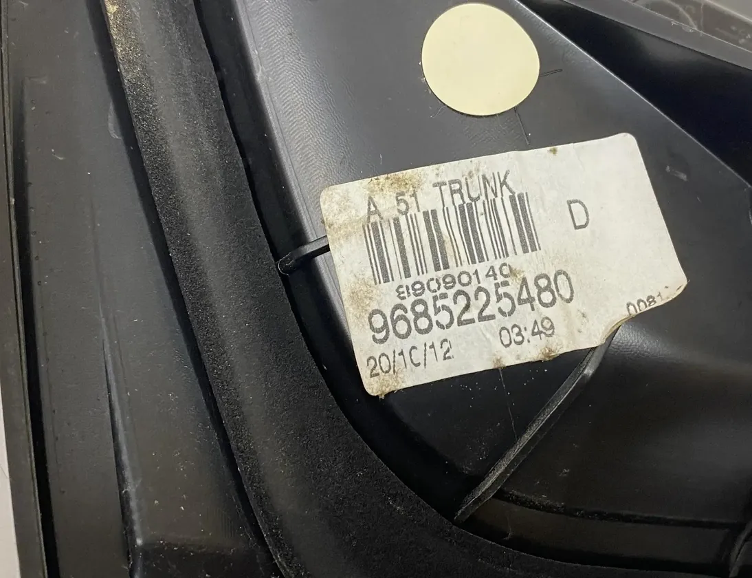 CITROËN C3 2 generation (2009-2016) Feu arrière du hayon côté droit 9685225480 28755573