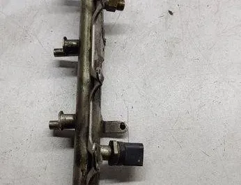 AUDI A4 B9/8W (2015-2024) Rampe de carburant 06j133317 30526848