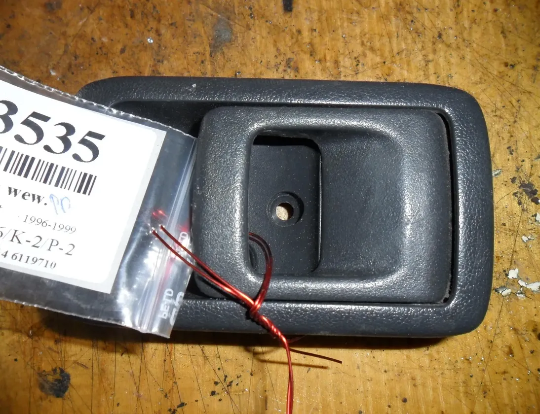 TOYOTA Starlet 80 series (1989-1996) Poignée d'ouverture interne avant gauche 21391197