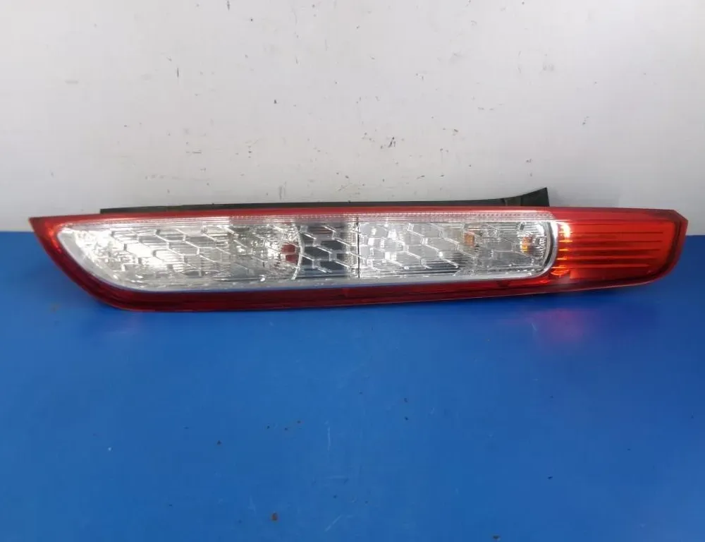 FORD Focus 2 generation (2004-2011) Feu arrière droit 8M51-13404-A 31409326