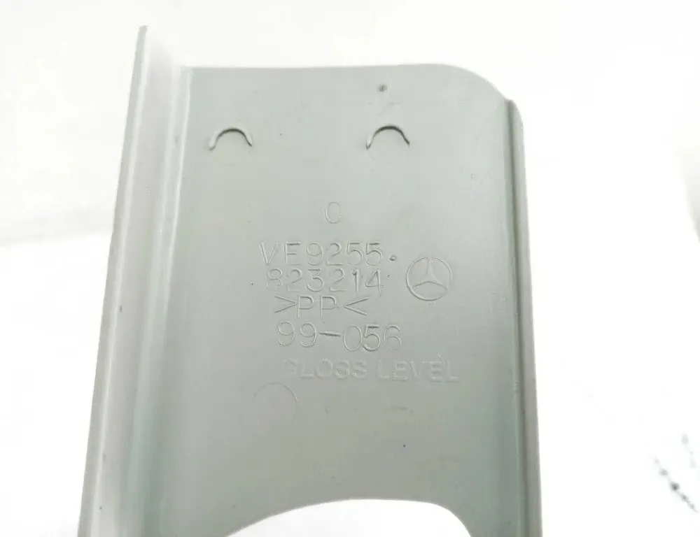 MERCEDES-BENZ M-Class W163 (1997-2005) Pilier (milieu) 99056,823215,823214 34317717