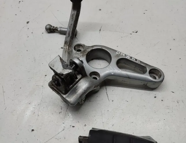 BMW R 1150 Support de repose-pieds latéral avant gauche 2335837,2937,7652241 34461813