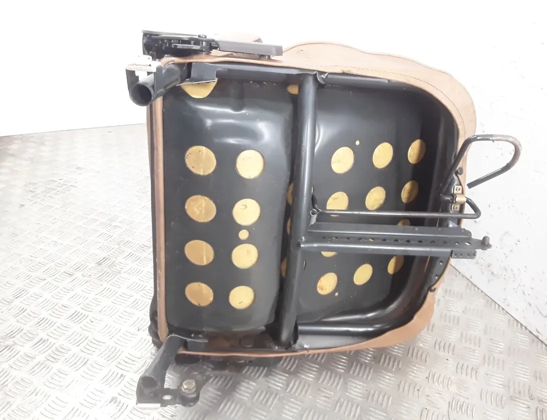 VOLKSWAGEN Santana 1 generation (1981-1984) Siège avant droit 13618717