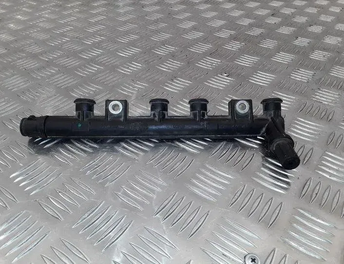 LANCIA Ypsilon II (Type 843)  (2003-2011) Rampe de carburant 3219018301 20728173