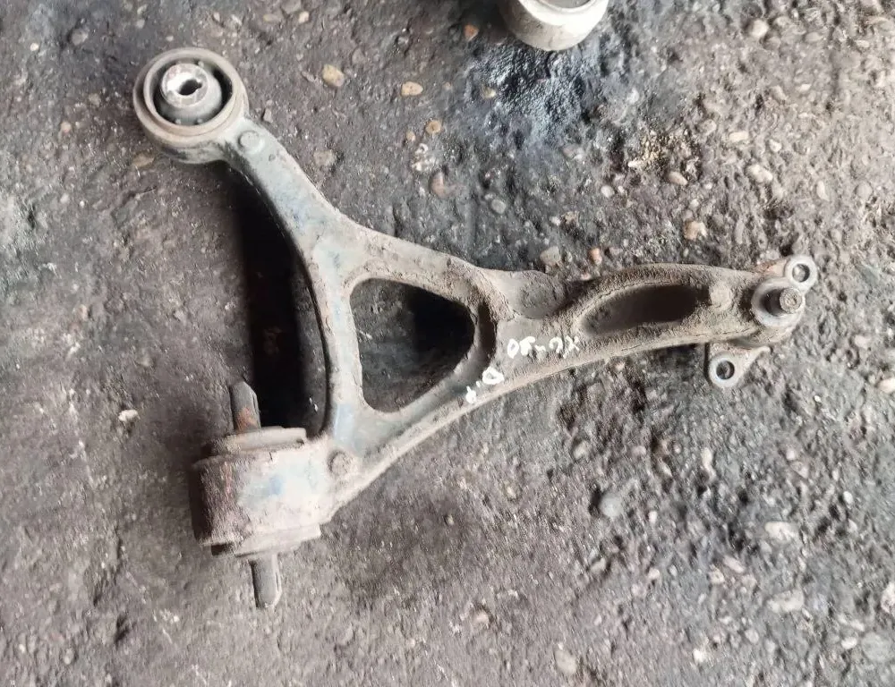 VOLVO XC90 1 generation (2002-2014) Bras de triangle avant 8646614 33154548