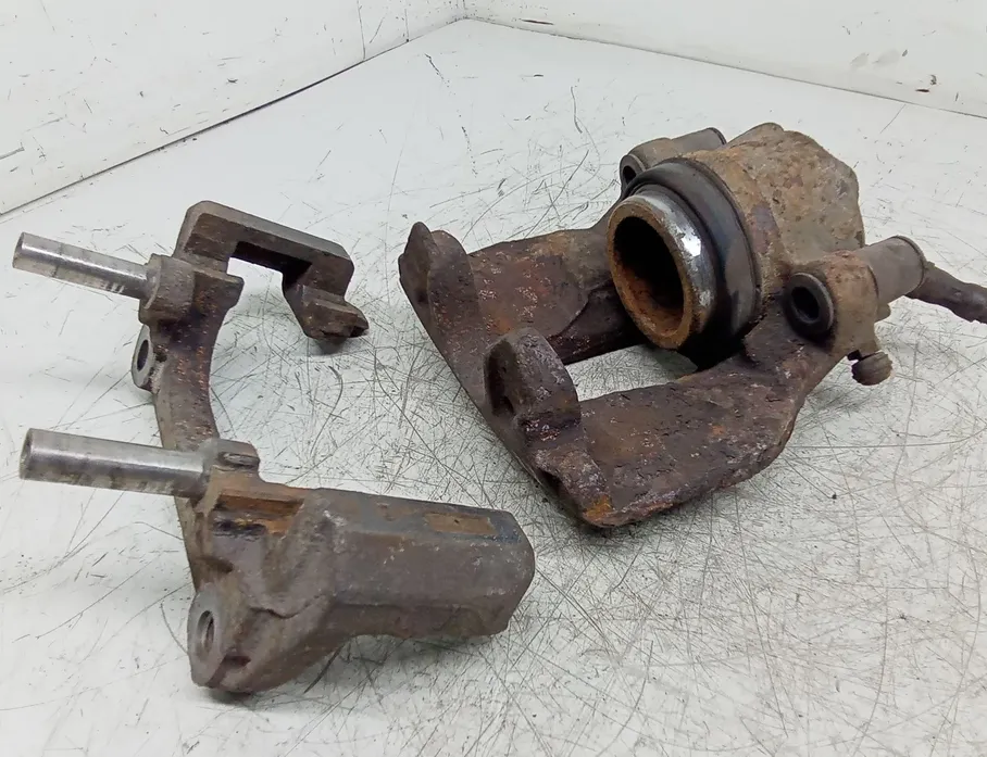 VOLVO S60 1 generation (2000-2009) Étrier de frein avant droit 830 27633921