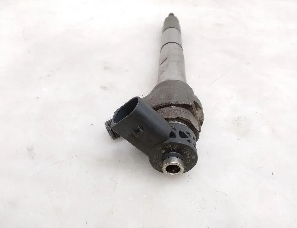 SEAT Alhambra 2 generation (2010-2021) Injecteur de carburant 04L130277AC 30302929